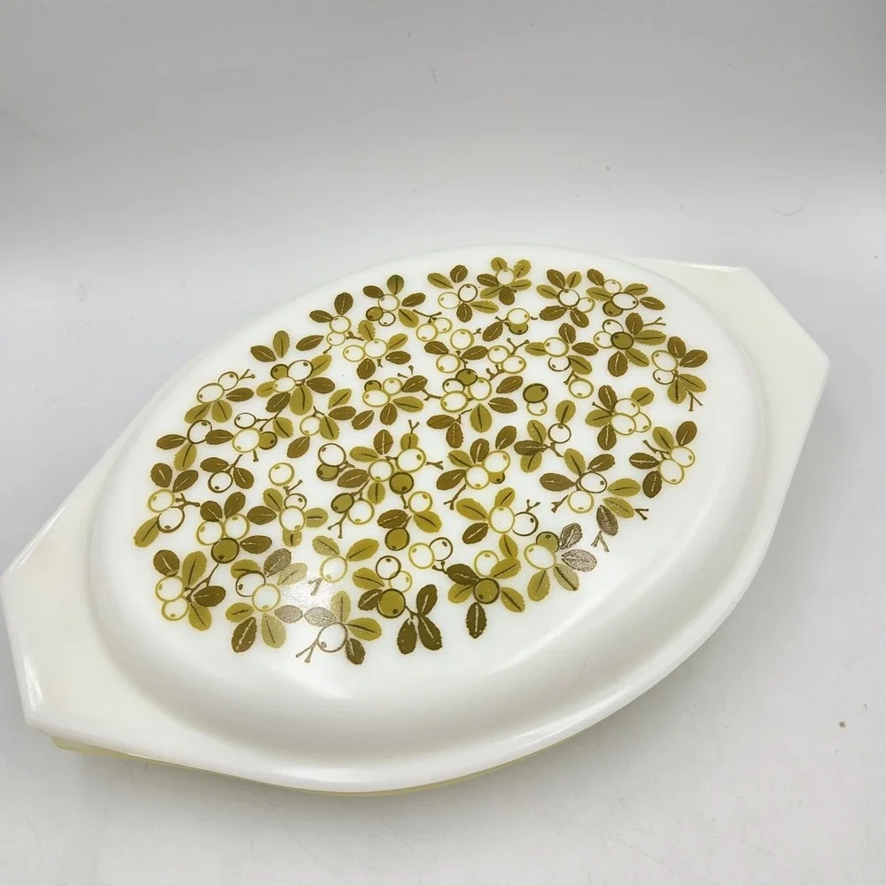 Vintage PYREX Verde Olive Green Divided 1 -1/2 Qt Oval Casserole Dish w/ Lid